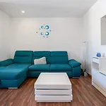 Serene Blue 1 Bdr Flat With Balcony By Lovelystay Portimão