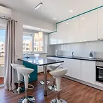 Serene Blue 1 Bdr Flat With Balcony By Lovelystay *