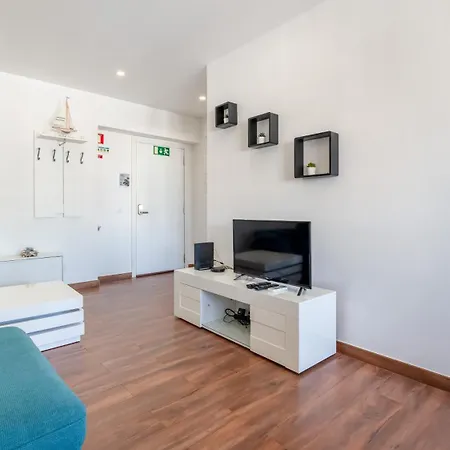 Serene Blue 1 Bdr Flat With Balcony By Lovelystay Διαμέρισμα Portimão