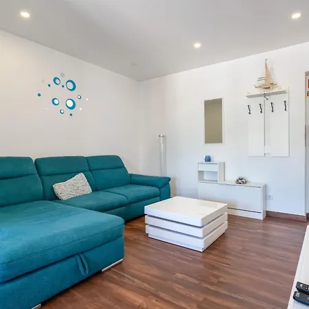 Serene Blue 1 Bdr Flat With Balcony By Lovelystay Apartamento