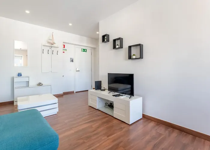 Serene Blue 1 Bdr Flat With Balcony By Lovelystay Apartament Portimão