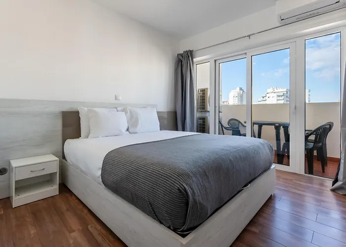 Serene Blue 1 Bdr Flat With Balcony By Lovelystay