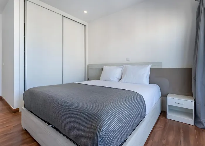 Serene Blue 1 Bdr Flat With Balcony By Lovelystay * Portimão