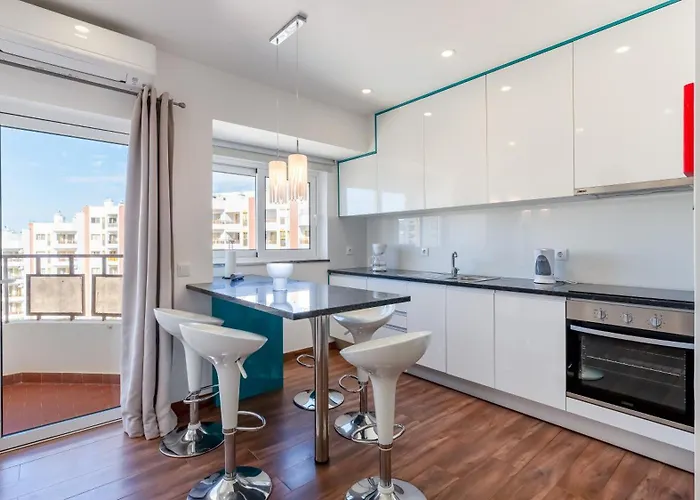 Serene Blue 1 Bdr Flat With Balcony By Lovelystay *